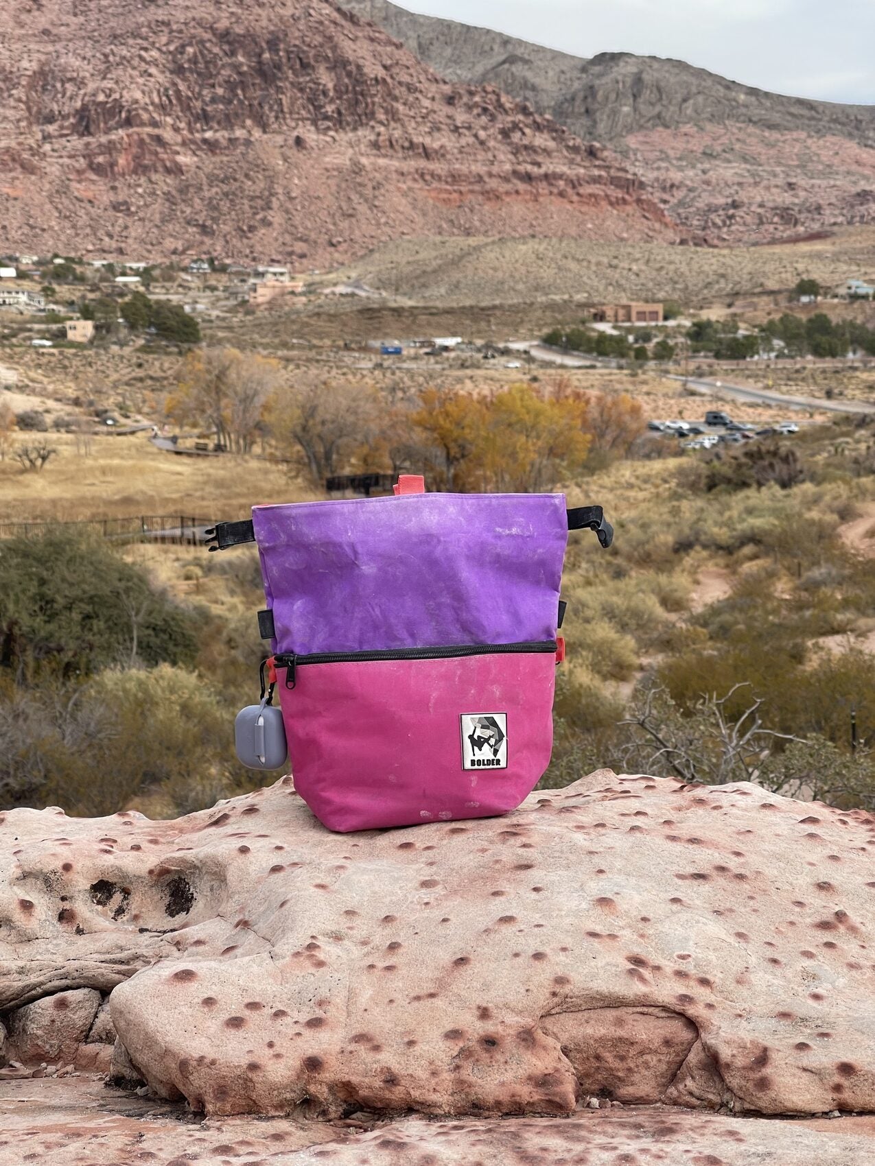 Chalk Bag vs Chalk Bucket: Which Do You Need?